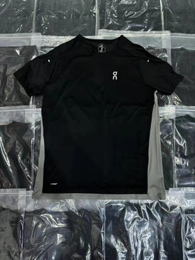 正品昂跑 performanre-t 跑步T恤

S M L XL XXL 保真 ，黑灰双色 

所有接缝压胶工艺 提升舒适感 

drytec技术 吸湿排汗