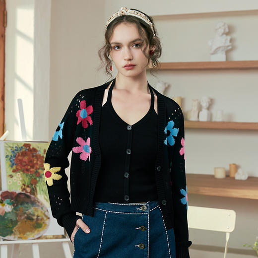 两三事 温柔入怀 2025春季新款性感单排扣短款针织背心女打底外穿 商品图2