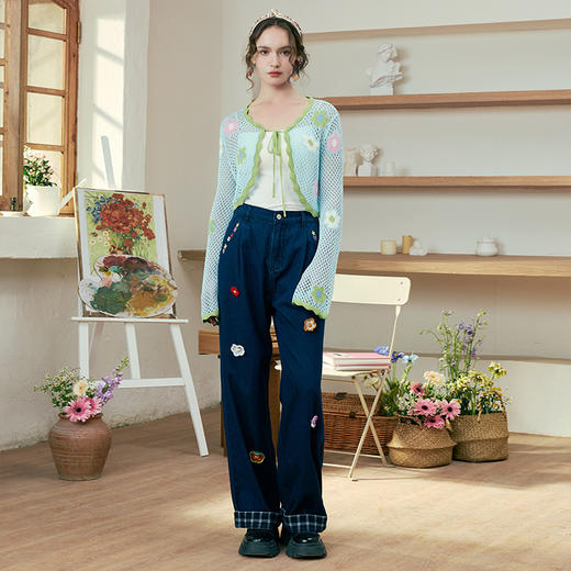 两三事 春花明媚 2025春季新款小清新花朵图案绑带镂空针织开衫女 商品图3