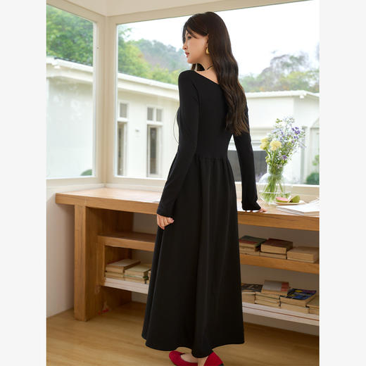 简约优雅设计感珠片方领针织连衣裙女高级感内搭裙V0150152 商品图4