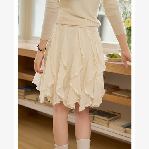西遇白色花边半身裙女2025年新款游牧风不规则流苏荷叶边短裙SS150072 商品图4
