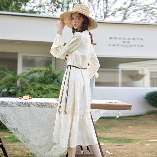 西遇V领泡泡袖长裙女新款宽松A字肌理长袖白色连衣裙11938189 商品图4
