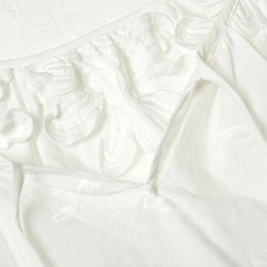 【破价】N°28 ‘塞纳河畔’2025春季款气质优雅长袖上衣圆领纯色衬衫885211S088 商品图3