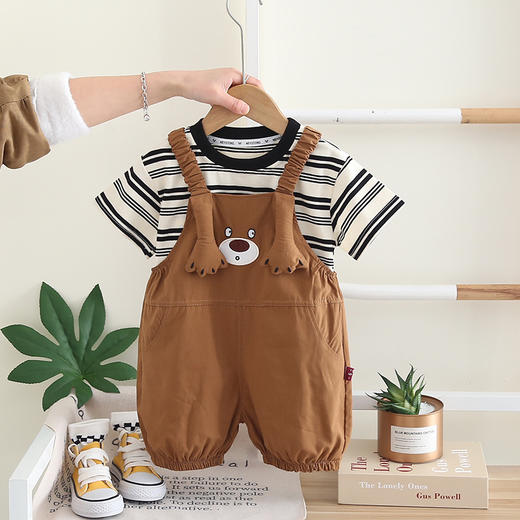 【新款宝宝背带裤套装，时尚潮娃必备！】宝宝背带裤套装夏款 男童短袖两件套 1-3岁潮婴儿衣服 儿童洋气童装-QQ 商品图3