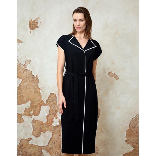 EITIE爱特爱正式感黑白撞色气质V领显瘦高腰连衣裙夏季新款8207960 商品图3