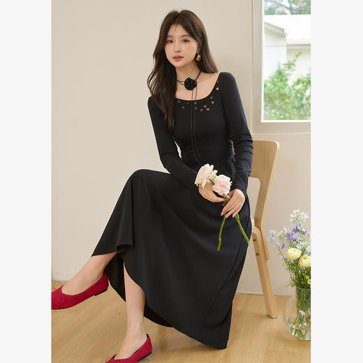 简约优雅设计感珠片方领针织连衣裙女高级感内搭裙V0150152 商品图3