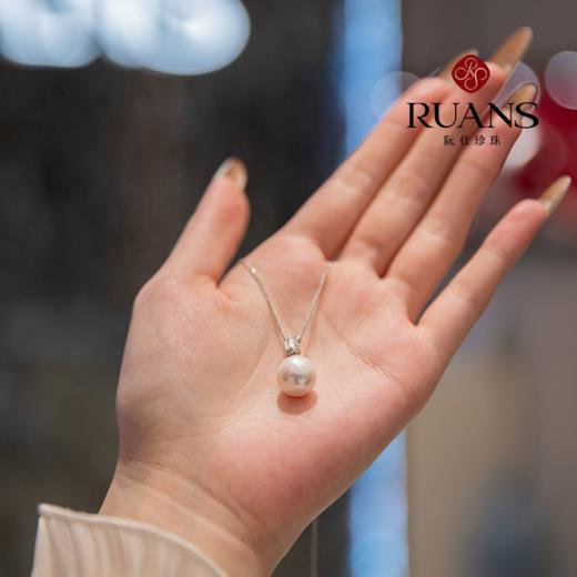 【秒杀25单】阮仕珍珠	莹润系列S925银 淡水珍珠链牌 12-13mm 正圆 微瑕 极强光 商品图3