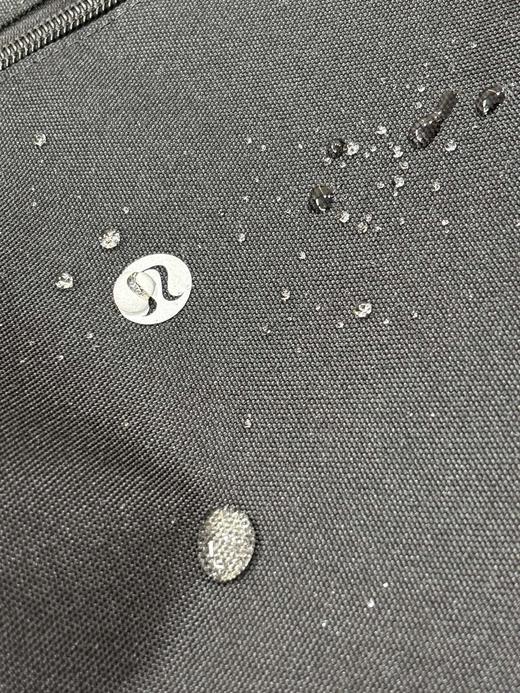 点此购买 lulu露露大容量轻便手提式圆桶旅行包 LL 311437 商品图12