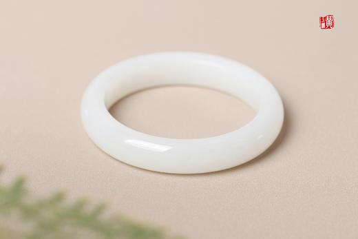 和田玉白玉手镯 圈口：55mm 商品图3
