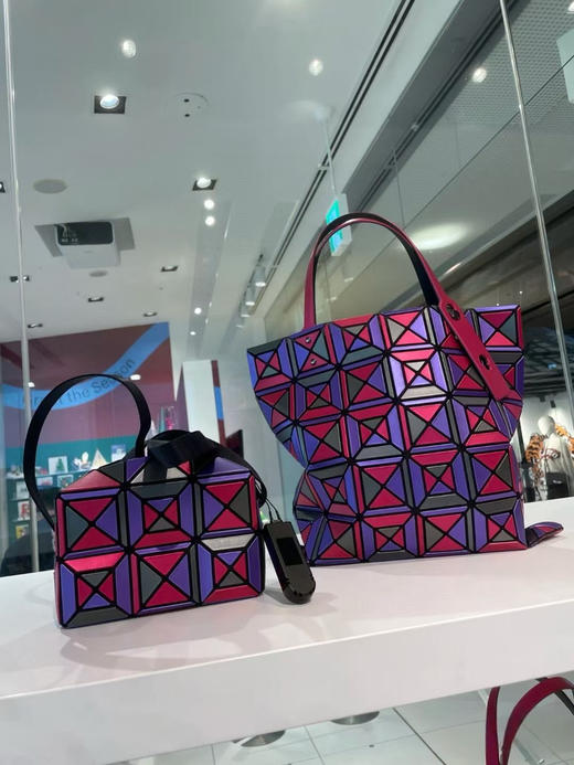 正品三宅一生，新款拼色六格丘比特，代购1600。三个色 商品图1