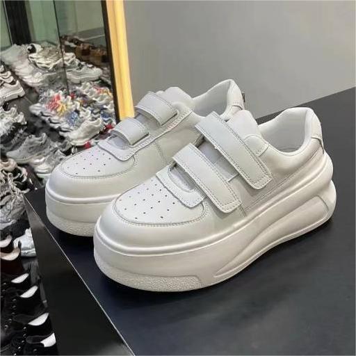 【苏茵*同款厚底小白鞋】优质PU 上脚细腻舒适 不闷脚不臭脚 穿着更加透气 舒爽 轻便耐磨防滑 商品图1