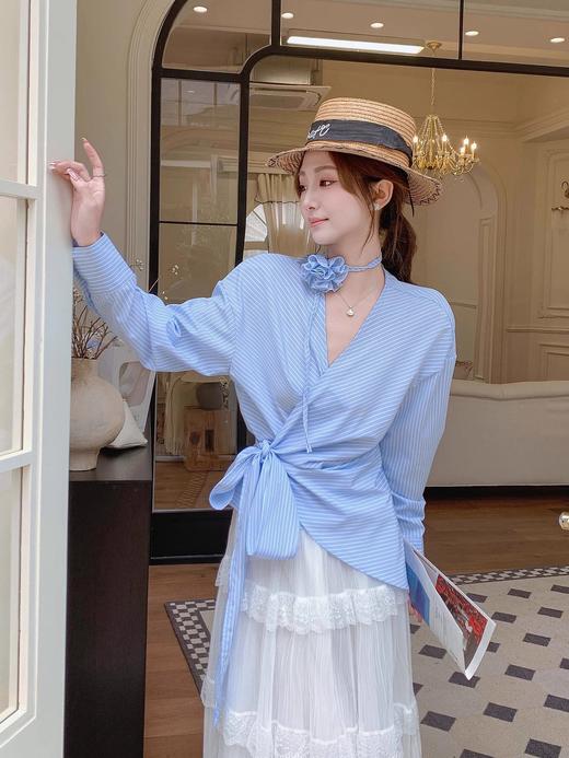 张心子【南法情调】春夏气质条纹防晒v领衬衫上衣 U2503033 商品图5