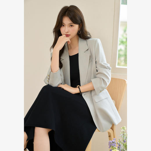 经典简约金属扣子装饰宽肩西装外套女早春通勤风西服上衣V3342354 商品图0