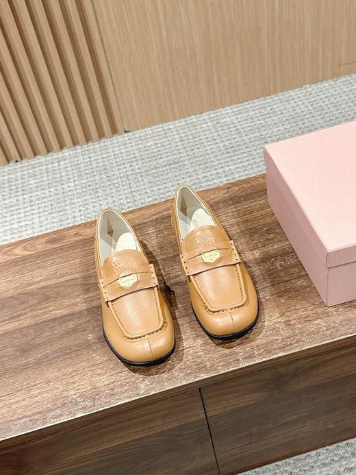 缪缪2025/ss春夏新款方圆头乐福鞋细节的设计在一众乐福鞋中脱颖而出（HC） 商品图2