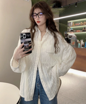 早春穿搭❗️小镂空➕白衬衫=绝美💞 【伊泺杉法式镂空防晒衬衫】❗️超级心动，垂感满分，软而不塌！ 🔥超重工小镂空设计！