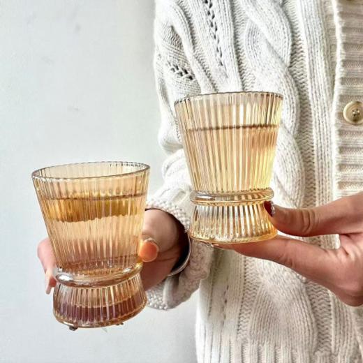 在追求高品质生活的当下，❤️一款优质的家用无铅玻璃杯【极就+ins风北欧高级感家用玻璃杯4个】，🏆无疑是您生活中不可或缺的贴心伴侣。 它不仅为您带来优雅的饮水体验 商品图4