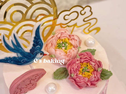 #新中式蛋糕 #牡丹花配上一对燕子 #燕子是吉祥之鸟成双成对 #古时家中有飞燕#寓意财源滚滚财运当头#现象征欢乐的新生活 #韩花蛋糕 忌廉蛋糕（默认自提，收费配送请联系客服） 商品图1