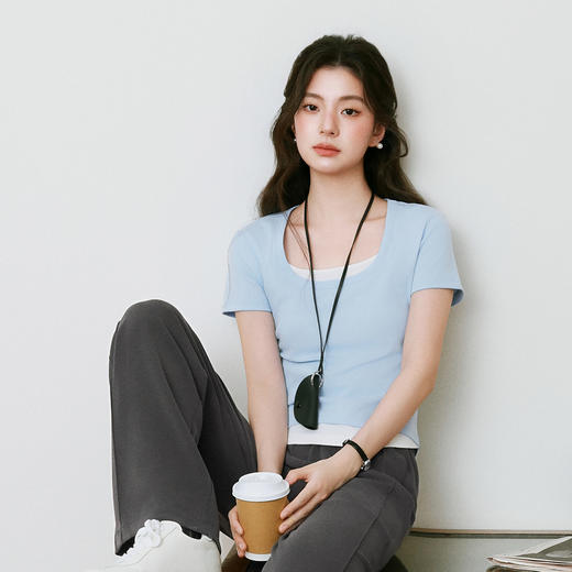 【严选】诗凡黎假两件撞色拼接T恤女2025春新款褶皱收腰短款修身上衣7G3300111 商品图2