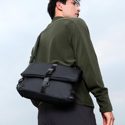 觅行扩容多变斜挎包 可双肩多功能包旅游便携单肩包多变背负模式男士大容量背包 商品图0
