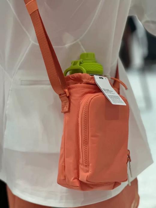 点此购买 lulu露露大家斜挎水壶包 sz 311644 商品图10