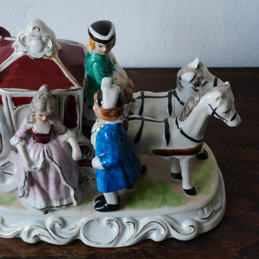 欧洲中古宫廷瓷偶马车 商品图2