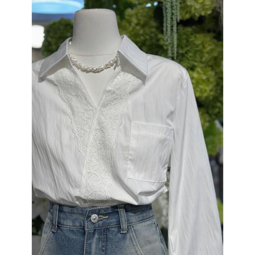 Avann蕾丝刺绣小V翻领白衬衫 2355 福利 商品图1