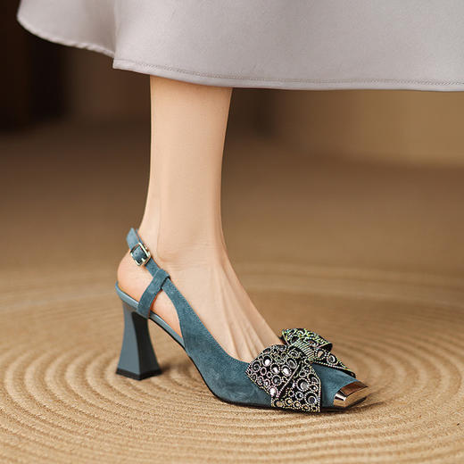 【预售5天】包头凉鞋复古后空水钻，蝴蝶结高跟单鞋LD&7308 商品图0