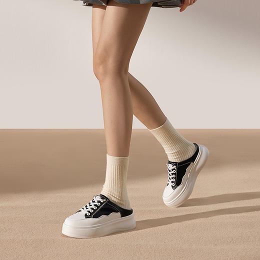 千百度厚底一脚蹬包头拖女休闲小白鞋增高外穿半拖鞋A25212176 商品图4