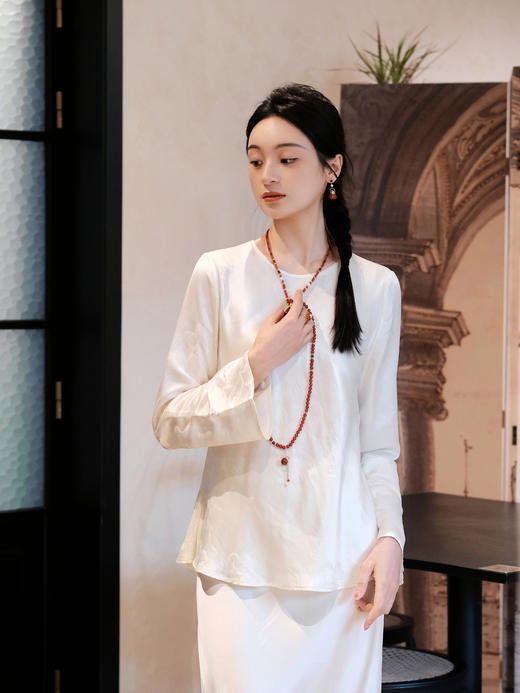 盛唐婧 |真丝牡丹提花修身国风上衣-白色 商品图0