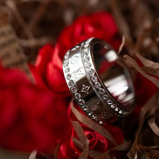 满天星戒指，情侣款，原版同款材质钛钢，重工又精美，纹理就是标志性logo 商品图5