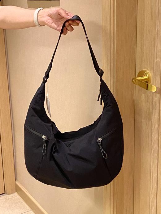 F100大号单肩斜挎牛角包 商品图0