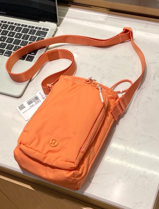 点此购买 lulu露露大家斜挎水壶包 sz 311644 商品图3