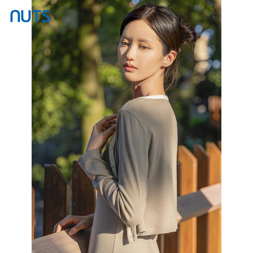 NUTS春秋新品纯色圆领时尚优雅修身气质连衣裙4311004A4 商品图3