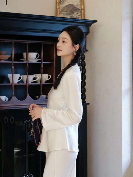 盛唐婧 |真丝牡丹提花修身国风上衣-白色 商品图7