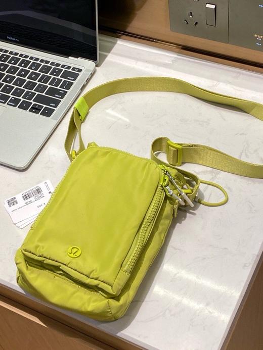 点此购买 lulu露露大家斜挎水壶包 sz 311644 商品图6