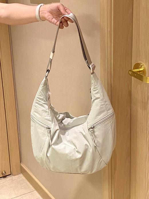 F100大号单肩斜挎牛角包 商品图1