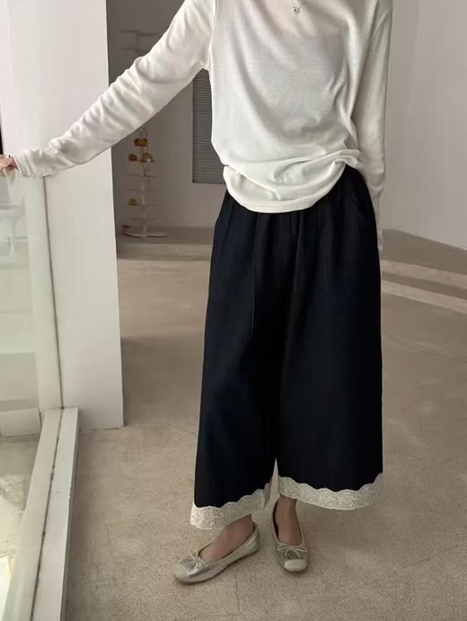 老米优品🎈3-5天！韩代同款《复古单宁色 设计款蕾丝边阔腿牛仔裤》复古系不费力穿搭单品，不经意间的精致。K250311A  下架 商品图6