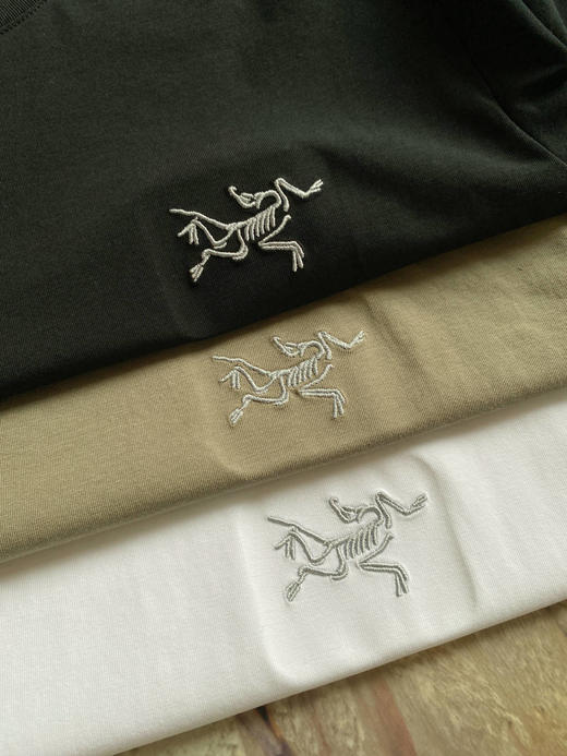 点此购买 始祖鸟春夏季三色休闲男女舒适百搭棉质短袖T恤 LL 311606 商品图7