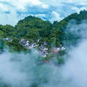 暑期不加价！畅玩齐云山！安徽齐云山白岳度假酒店限时立减到手￥429起双人1晚/2晚度假，超多游玩体验，全家人的山水人文度假地！