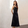 玳莎修身V领吊带裙2025年春季新款气质收腰显瘦打褶设计感小黑裙  FA35001 商品缩略图1