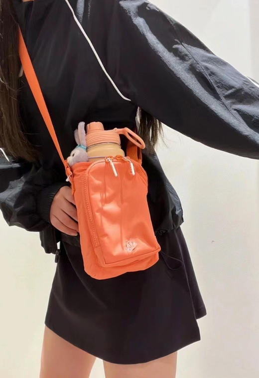 点此购买 lulu露露大家斜挎水壶包 sz 311644 商品图14