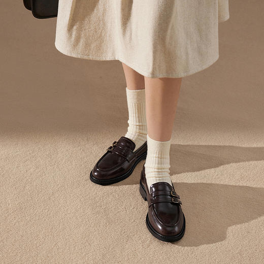 千百度复古轻盈乐福鞋女款通勤漆皮小皮鞋正装单鞋A25169108 商品图2