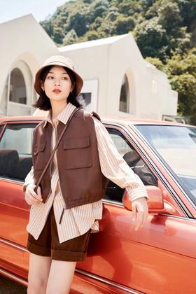 WHO KNOWS 帅气复古焦糖色马甲款夹克 17813