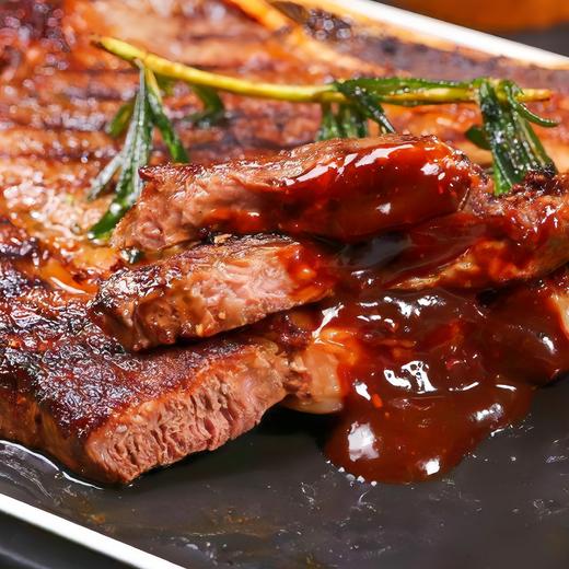 【帕莱农·澳洲原切小战斧牛排】澳洲安格斯黑牛谷饲200天，雪花纹路美到窒息，肉嫩到刀叉一碰就飚汁！ 一口下去，外皮焦脆，内里肉汁直接炸开！骨头边的肉筋带着奶香，越嚼越上瘾！ 商品图0