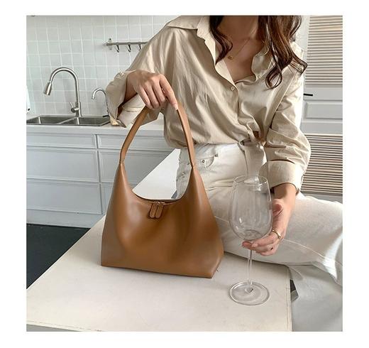 【超质感超美滴！卓诗尼同厂大容量简约包包】25新款 空气感通勤腋下单肩包 高级感单肩手提包 商品图4