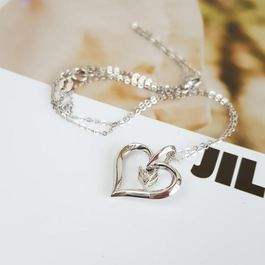 【天然正品】周大福（CTF）AU750白金时尚经典0.22ct心型钻石吊坠项链吊坠：17.7*16.7*6.0MM（皆取最大值）女士现售价：2680！050325NJS50 商品图5