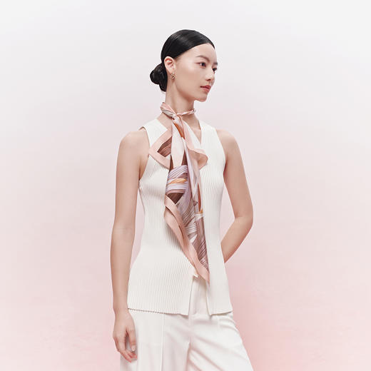 万事利“金鸢颂春”63厘米双面印花中方巾 商品图0