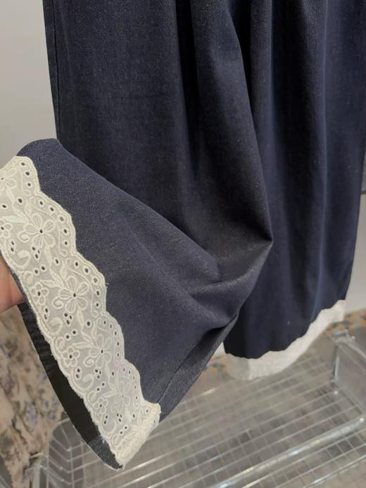 老米优品🎈3-5天！韩代同款《复古单宁色 设计款蕾丝边阔腿牛仔裤》复古系不费力穿搭单品，不经意间的精致。K250311A  下架 商品图2