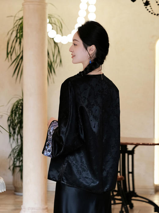 盛唐牡丹 |丝毛三蓝手推绣挽袖上衣-黑色(限量款-售完不补) 商品图5