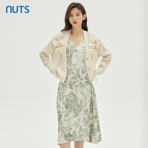 NUTS春秋新品V领时尚优雅修身气质碎花吊带连衣裙333101206 商品图3